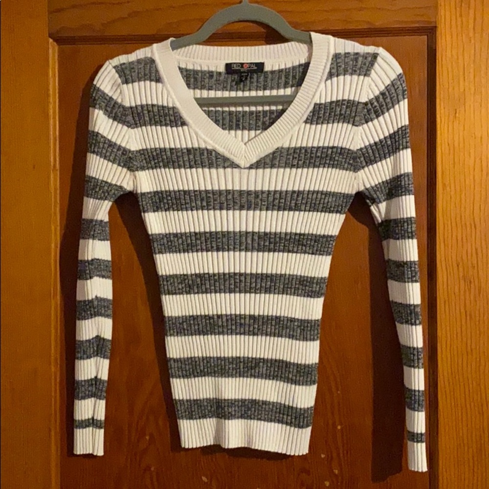 V neck striped ribbed sweater